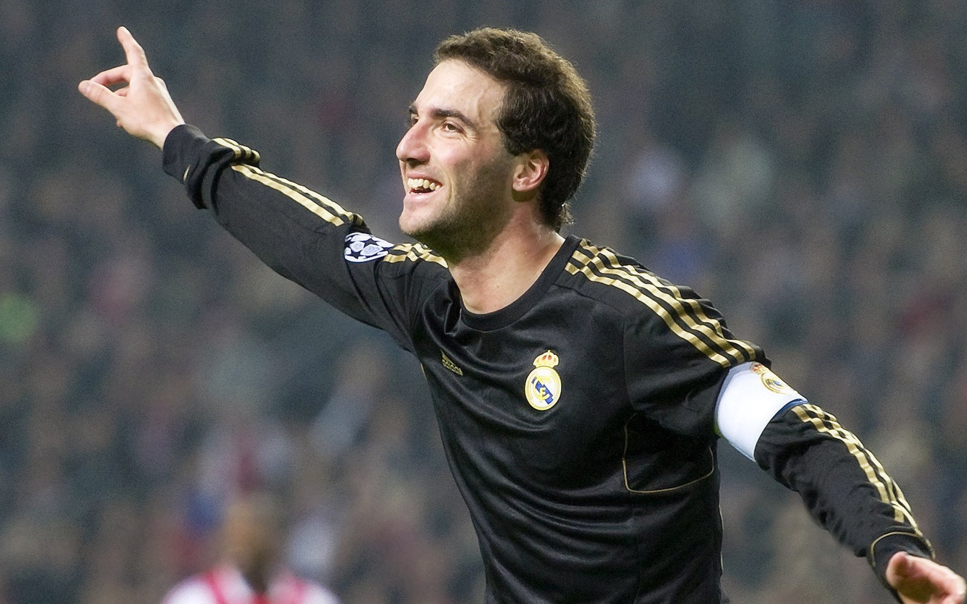 爱游戏 电竞-热火主场安装光影互动系统，夜场比赛体验全面升级